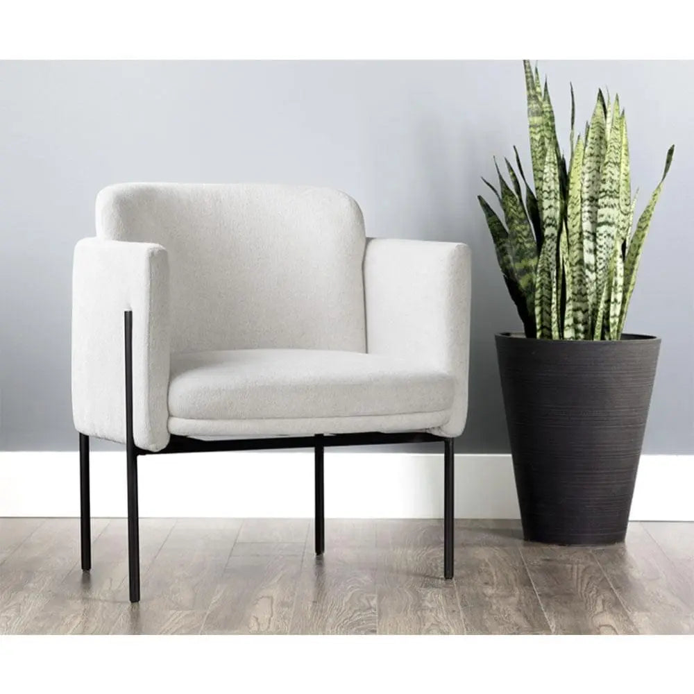 Richie Lounge Chair ALT | Home Staging & Interior Design
